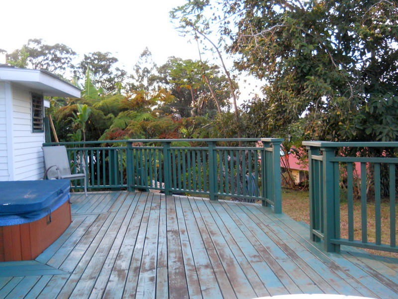 finished railing at narrow end of the lanai