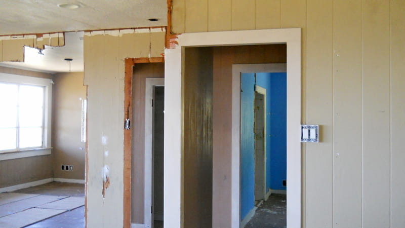 side of dining area looking into hallway