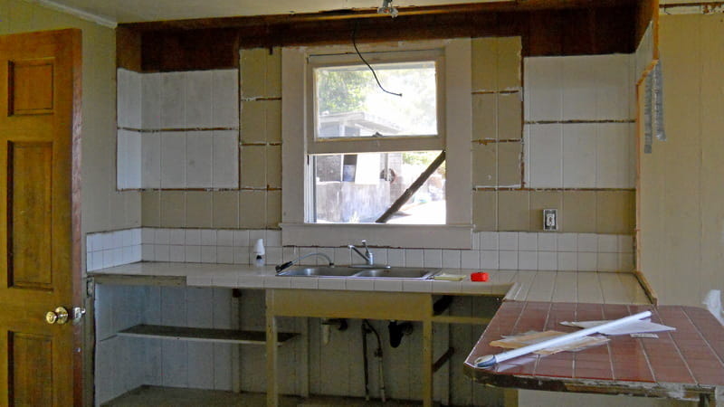 closer view of window/sink before we owned the house